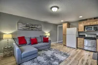 Chic Battle Ground Apartment ~ 18 Mi to Vancouver! - WiFi