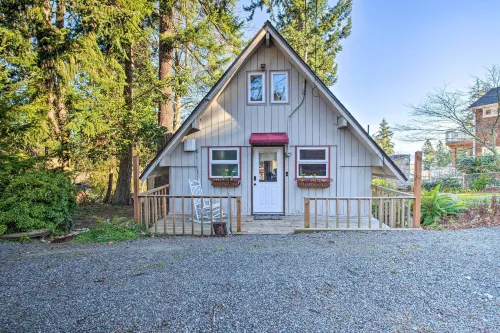 Unique Camano Cabin w/ Mountain + Water Views - Beach