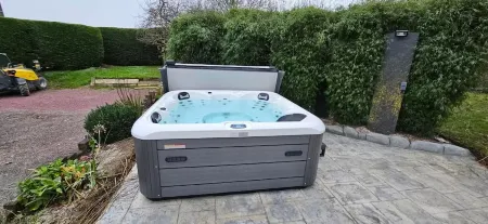 Au Mont De La Rive #Jacuzzi & Mont-Saint-Michel # Отели в г. Понторсон