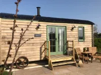 Luxury Shepherd's Hut with woodburner