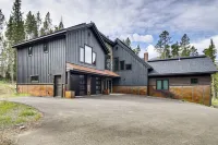 2 Mi to Big Sky Resort: Luxe Mtn-view Retreat! - bar