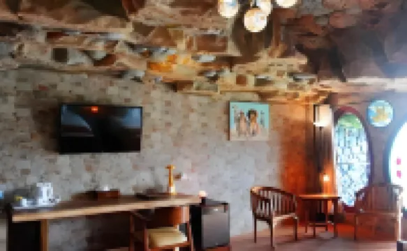 Seruni Hotel Hobbit House