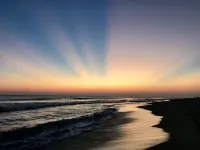 Beautiful cabin on beach, steps from the beach and great surf, peaceful location