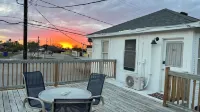 Charming 2 Bedroom House & Rear Apt 1/1 with CC Bay View!