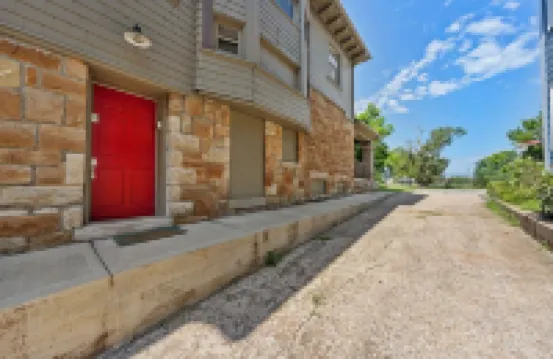 Cozy Midcentury 2Bd - Walk to Restaurants, Westport, & Museums - Free Parking