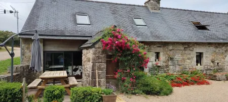 Breton house in the heart of the Monts d'Arrée Отели в г. Скриньяк