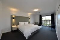 Spacious Alpine Escape with mountain & lake views