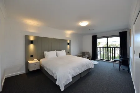 Spacious Alpine Escape with mountain & lake views