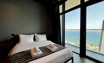 128 LIM - 2005 Stay Only Tower Suite