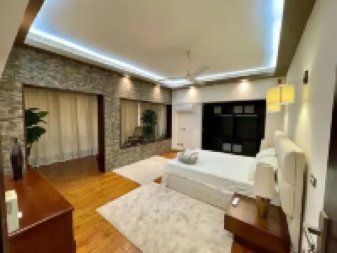 Luxury 3BR at heart of Mohandeseen, near Zamalek Hotels in 