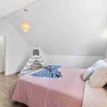 Heritage Home in Heart of City + 2 Parking Spots Rooms