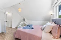 Heritage Home in Heart of City + 2 Parking Spots Hotels in Mount Pleasant