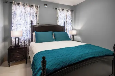 LeLuxe Cedar Valley Suite A Hotel a 