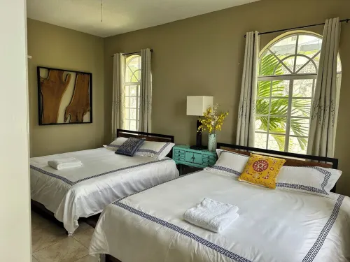 Luxury 2-bedroom Townhouse in MoBay with AC, WiFi and Mich More