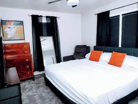 "Spacious 4-Bedroom Oasis,  Sleeps 11— Vrbo Getaway Awaits! Book Today