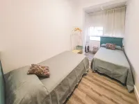 Family apartment near the beach with parking space. Hotels in Benicarlo