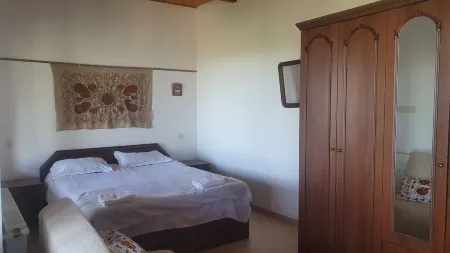 Authentic & stylish Bungalow and Artists residence in Kakheti, 2 km from Signagi Отели рядом с достопримечательностью «Монастырь Бодбе»