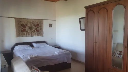 Authentic & stylish Bungalow and Artists residence in Kakheti, 2 km from Signagi Hotels in Sighnaghi