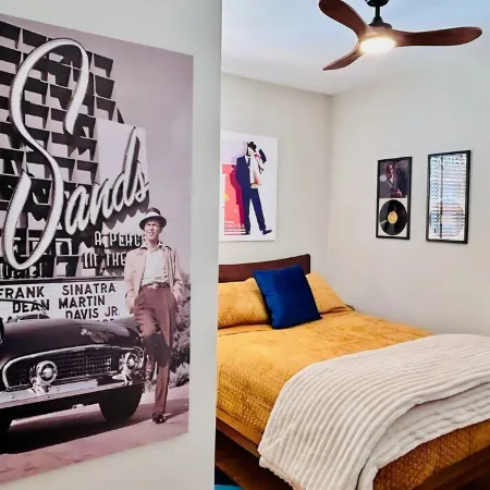 5BR Hollywood-Glam-Themed Historic Home + Sauna, Sleeps 12