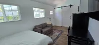 Cozy studio with WiFi and AC in welcoming Westminster