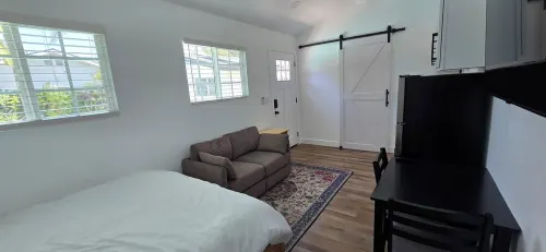 Cozy studio with WiFi and AC in welcoming Westminster