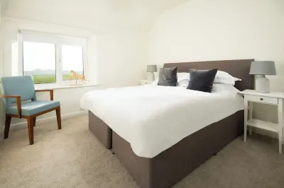 Sea for Miles Cottage surrrounded by fields and only a few mins to the beach 더 린디스판 고스펄 가든 주변 호텔