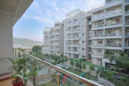 Amalia House || Family-sized condo with cozy modern interiors Отели рядом с достопримечательностью «Triveni Ghat»