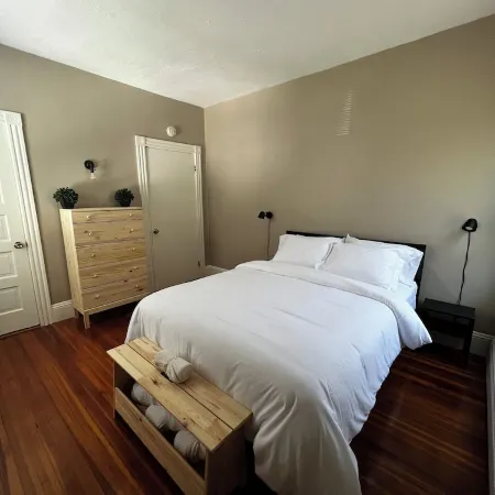 Cozy 2-bedroom apartment Providence with WiFi, AC