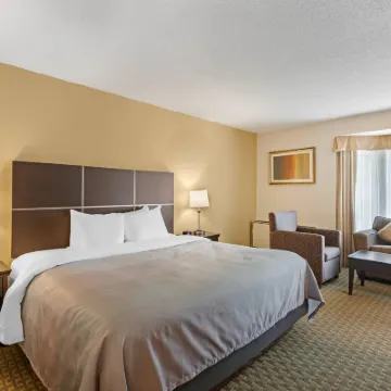 Quality Inn & Suites Hotels near Brampton West
