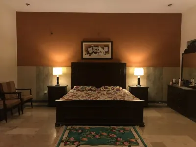 Comfy Entire 2 Bedroom Place Hotels in Wapda Town