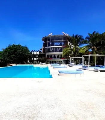 Marine Park Oceanfront Oasis: 3-Bedroom Beachfront