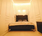 The Oasis - Retro Modern Vogue Hotels in Avoti