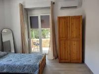 Modern apartment right on the beach فنادق في ثاسوس