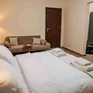 Luxe Penthouse • Epic Views • AUC with WiFi, AC Rooms