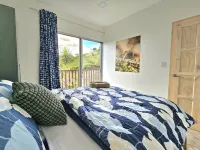 Charming chalet with WiFi in Poas. Great trails, and pools Hotels in Poas