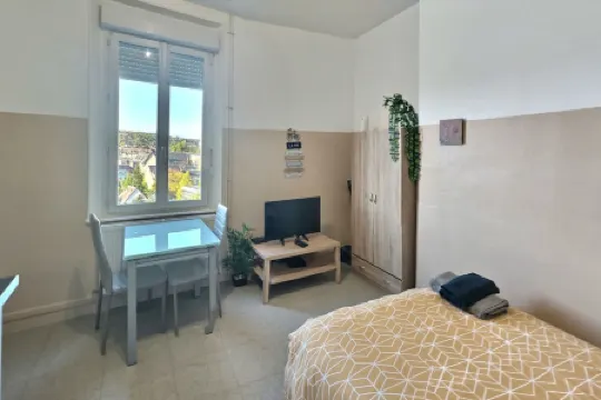 Le Charmant Studio 4 Face Gare, Wifi Gratuit et Proche Toutes Commodités