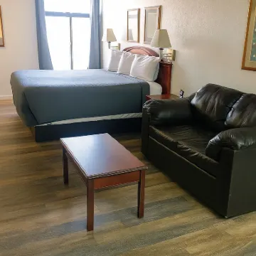 Antelope Hills Inn Hotels near Embry-Riddle Aeronautical University - Prescott