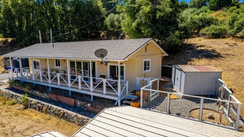 Tree Top Views!/ 17 mi Yose South Gate/8.6 mi Bass Lake/Dog Friendly/Fenced Yard