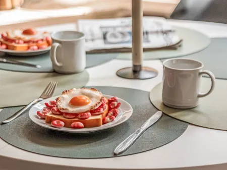 Richtpfad Отели рядом с достопримечательностью «Luettje Kaiser, kleinste Waffel-Stube der Welt»