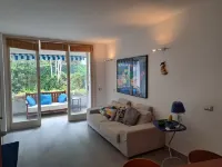 Delightful apartment in the countryside with private access to the beach