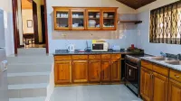 Charming 3-bedroom house in enchanting Aburi with WiFi, AC