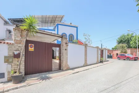 Rural House in Seville with Private Pool Villa Montecármelo, Sanlúcar la Mayor