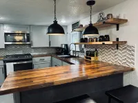 BEAUTIFUL 5-bedroom2.5 bath home in DOWNTOWN!  Minutes from shops & restaurants.