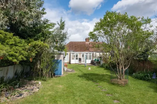 Cosy 3 Bedroom Family Home in Ruislip | Under 45 minutes to Central London Hotels in Ruislip