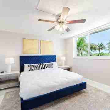 Boca Raton - Across from Beach - Balcony • Pool • Parking • 2BR Rooms