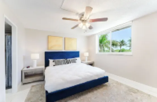 Boca Raton - Across from Beach - Balcony • Pool • Parking • 2BR
