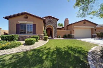 Gorgeous Three Full Guest Suites in Palm Valley with Heated Pool & Spa Hotels near Centerra School Park