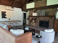 3Bedroom and Loft Countryside Dr Home Minutes from Pitt State and Local Eateries