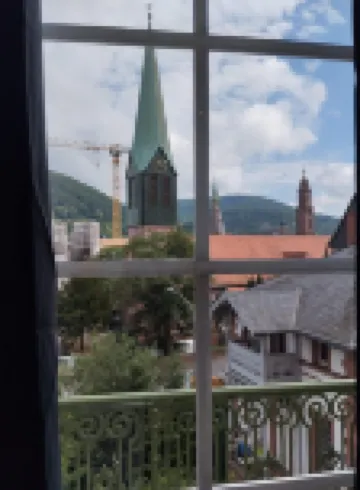 Charming studio with AC, balcony and view of the Castle - Walk to Everything.
