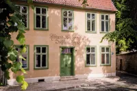 Spend the night in a monument, heavenly bed in the middle of the old town Hotels in 